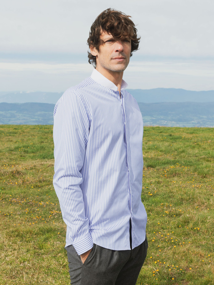 Chemise col inversé à rayures bleues