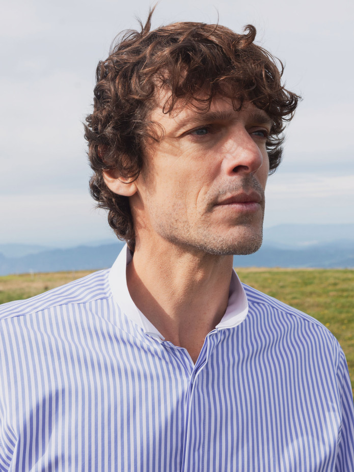 Chemise col inversé à rayures bleues