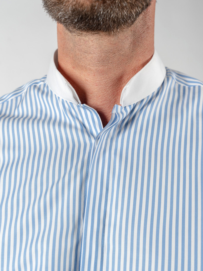 Chemise col inversé à rayures bleues