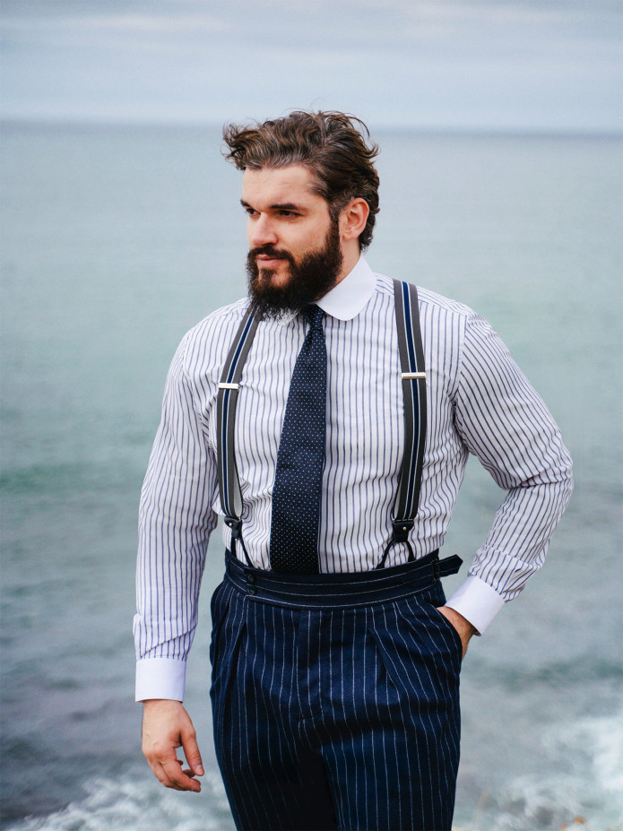 Chemise col rond à triples rayures bleu marine