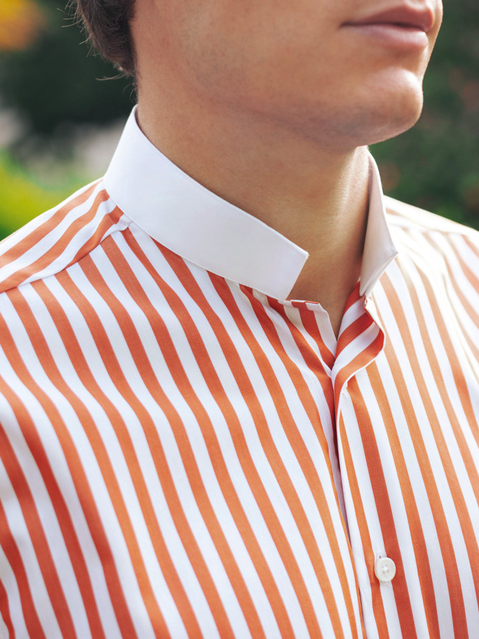 Chemise col inversé blanche à rayures orange