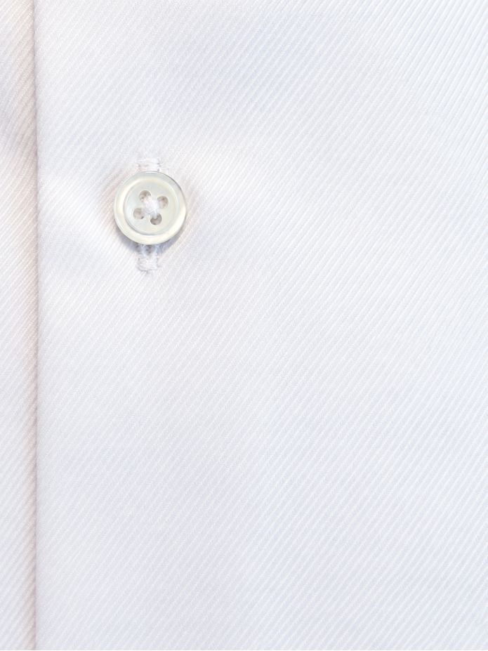 Skjorta med italiensk krage i vit twill med manschettknappar
